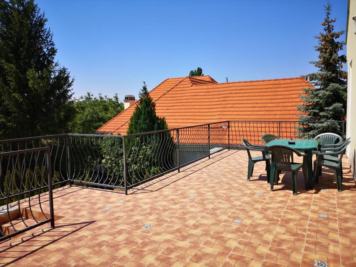Zoeldhaz Panzio Bed & Breakfast Gyenesdias Exterior photo