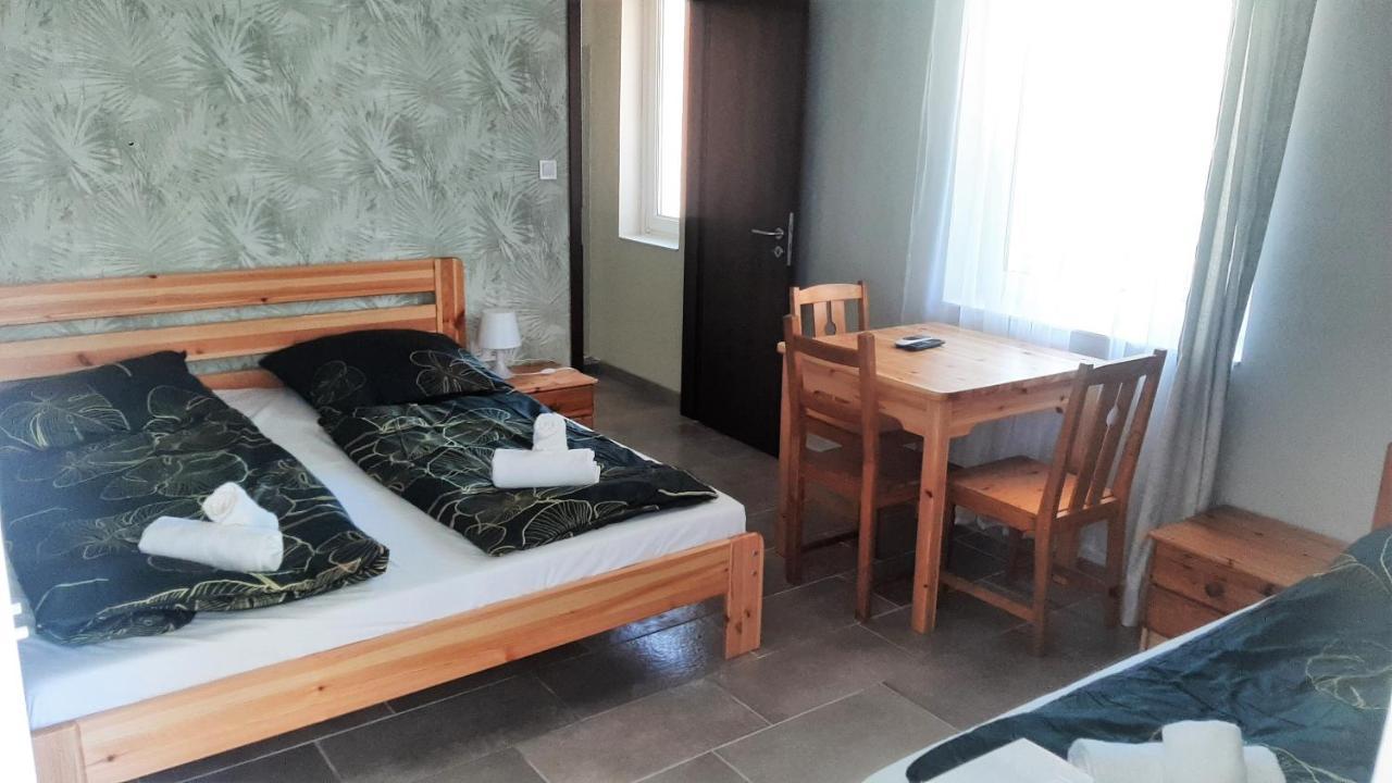 Zoeldhaz Panzio Bed & Breakfast Gyenesdias Exterior photo