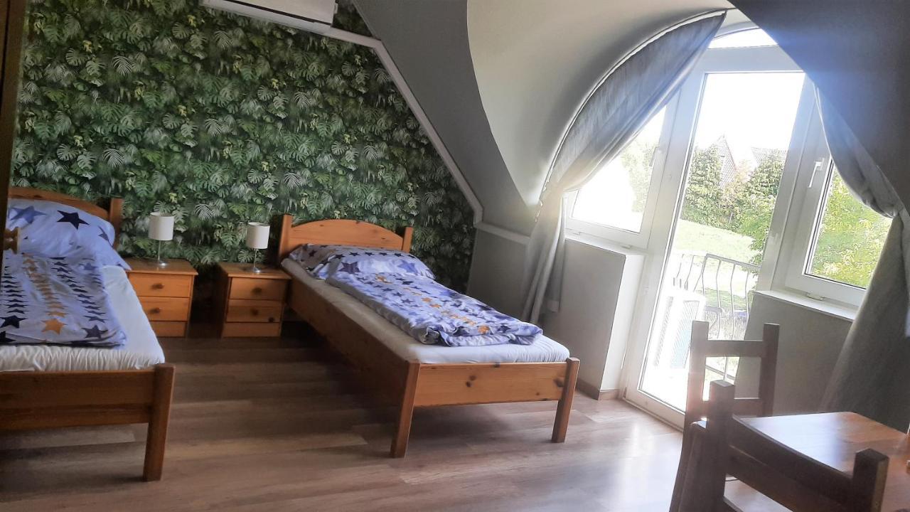 Zoeldhaz Panzio Bed & Breakfast Gyenesdias Exterior photo